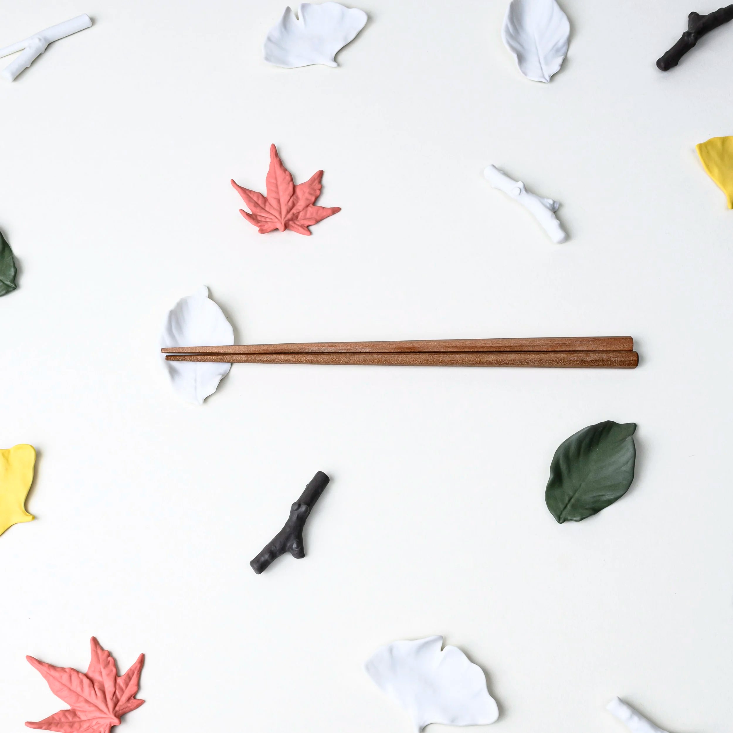 'Blatt & Zweig' Stäbchenhalter-Set | Ceramic Japan-Ceramic Japan-Tokoro