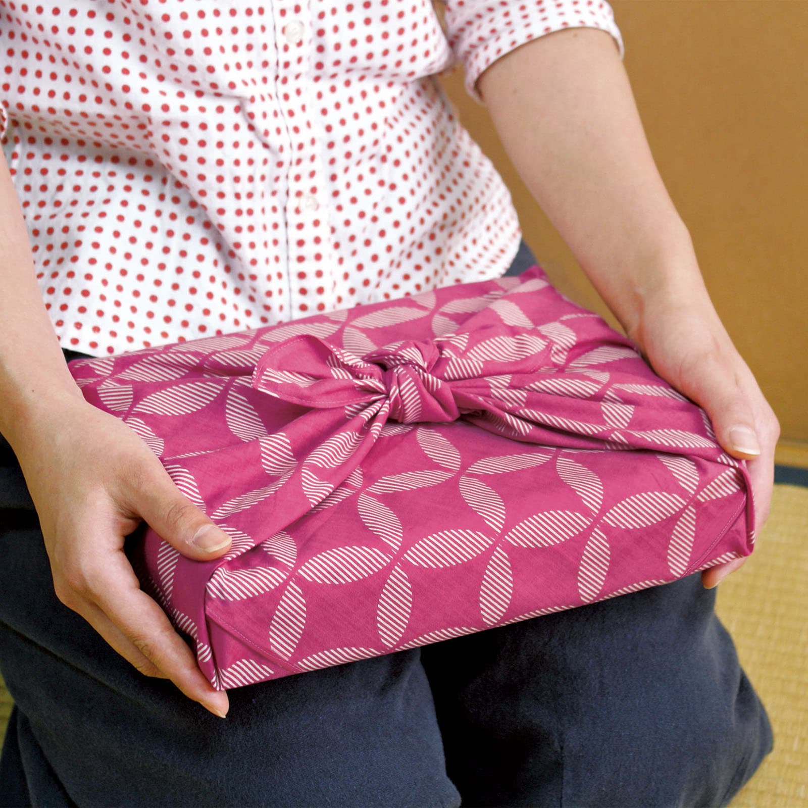 Furoshiki M 'Shippoh' | Kamawanu-Kamawanu-Tokoro