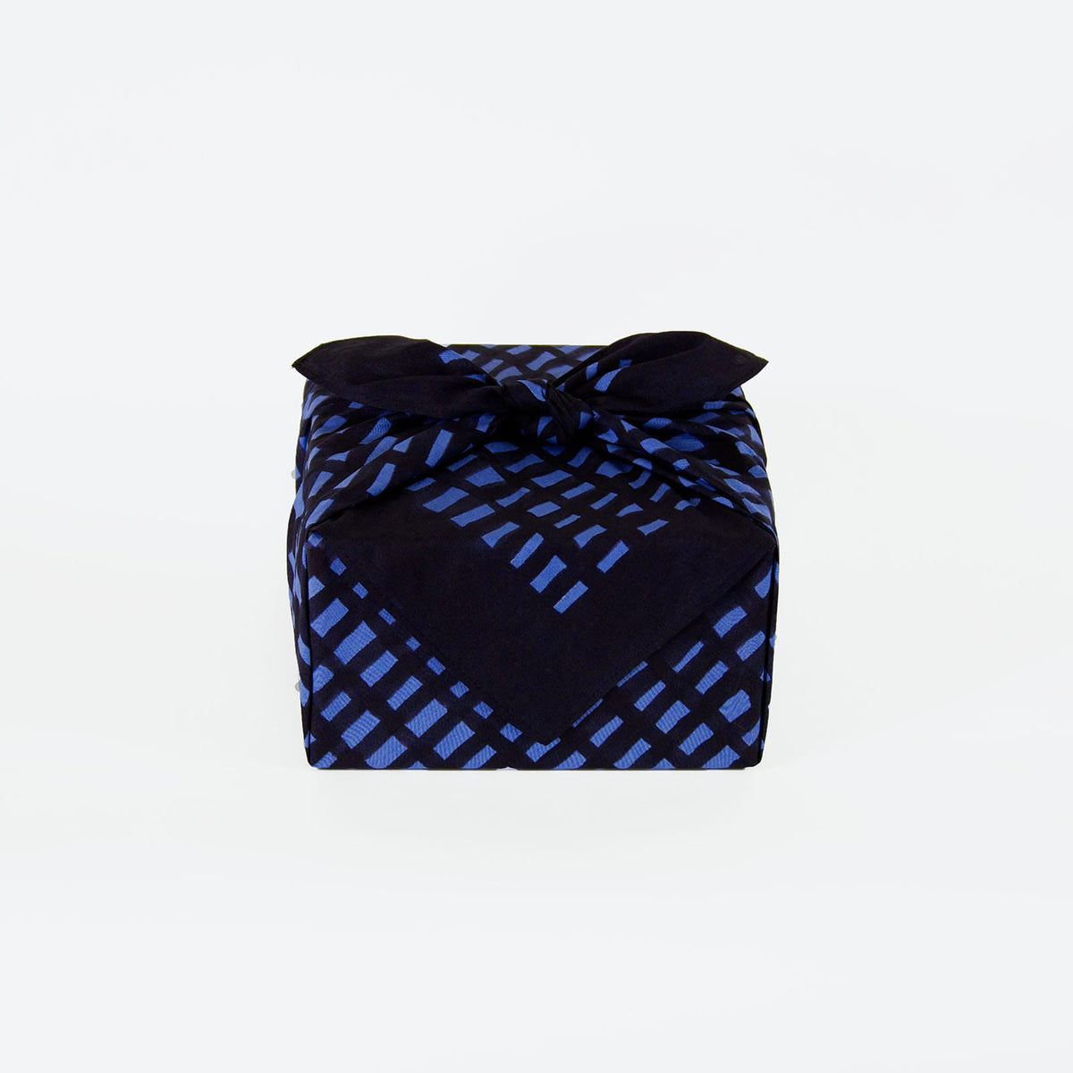 Furoshiki M 'Sora Check' - minä perhonen | Musubi-Furoshiki-Furoshiki-Schwarz x Blau-Tokoro