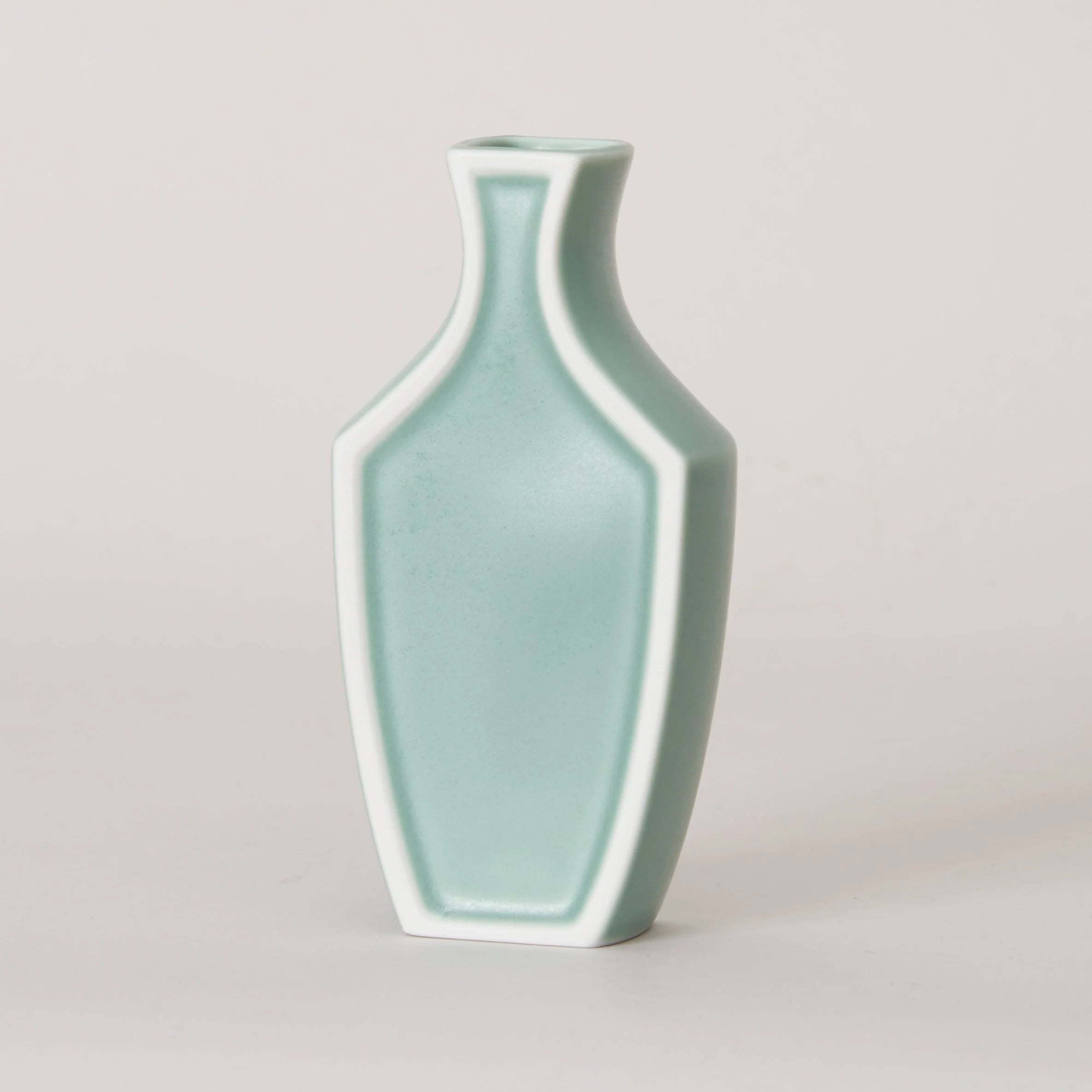 Umrandete Vase "hanairo" Seladon Matt-Oda Pottery-Tokoro