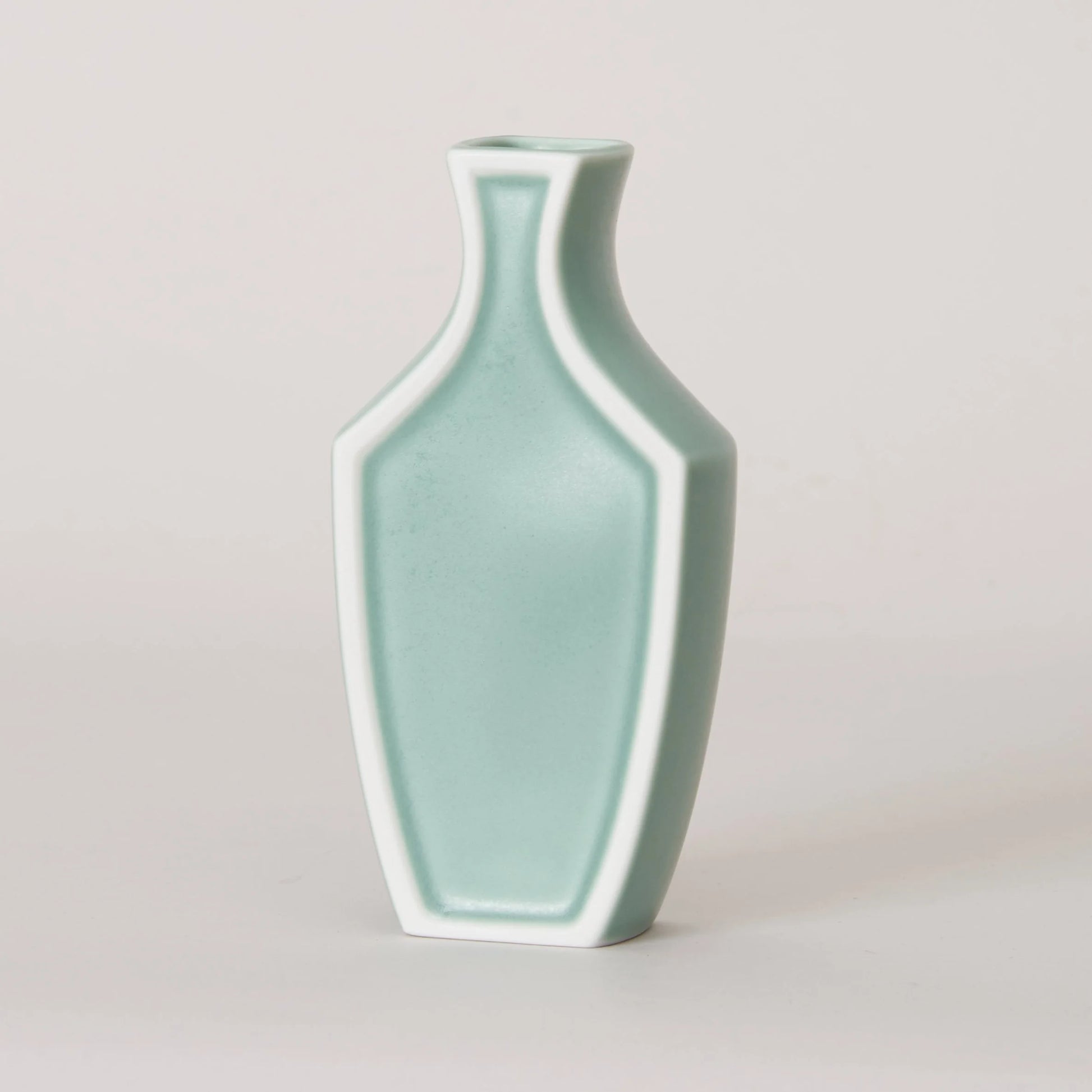Umrandete Vase "hanairo" Seladon Matt-Oda Pottery-Tokoro