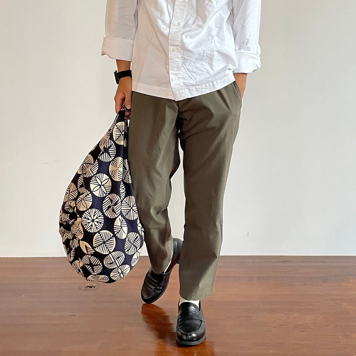 Wendbares Furoshiki L 'Kiefer' Schwarz/Rot - Isa Monyo | Musubi-Musubi-Tokoro
