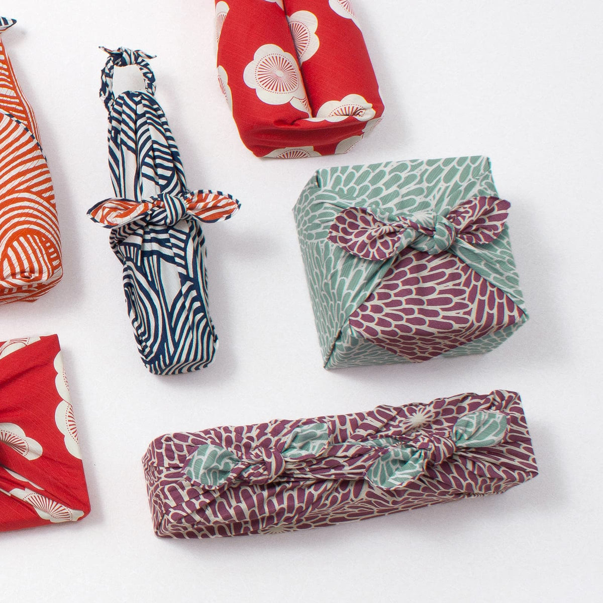 Wendbares Furoshiki M 'Chrysanthemen' Isa Monyo | Musubi-Musubi-Tokoro