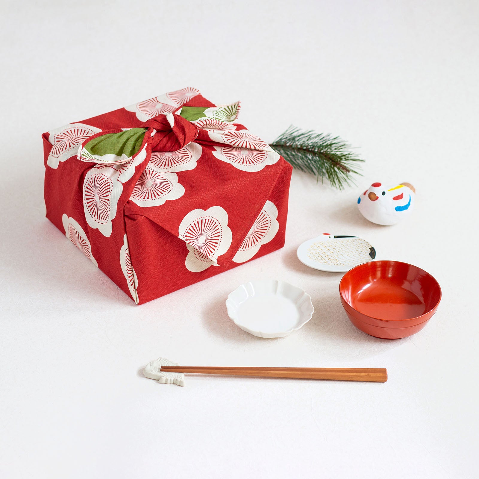 Wendbares Furoshiki M 'Pflaumenblüte' Grün/Rot - Isa Monyo | Musubi-Musubi-Tokoro