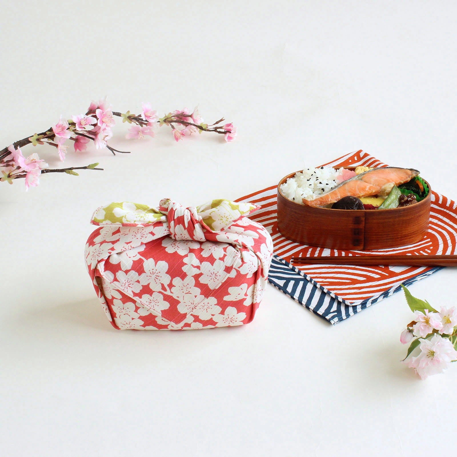 Wendbares Furoshiki S 'Sakura' Pink/Grün - Isa Monyo | Musubi-Musubi-Tokoro