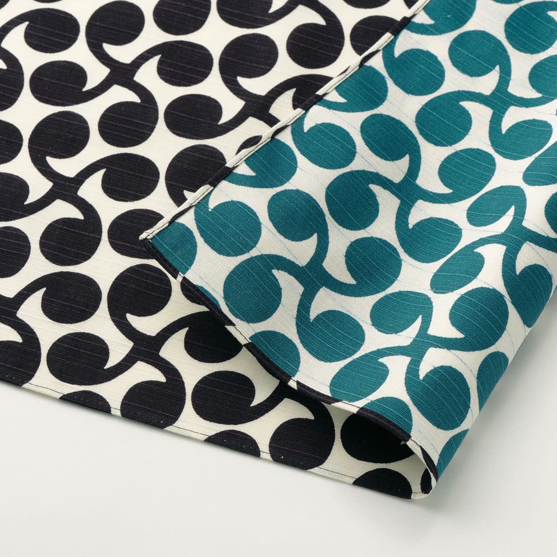 Wendbares Furoshiki S/L 'New Sprout' Schwarz/Blau - Isa Monyo | Musubi-Musubi-Tokoro