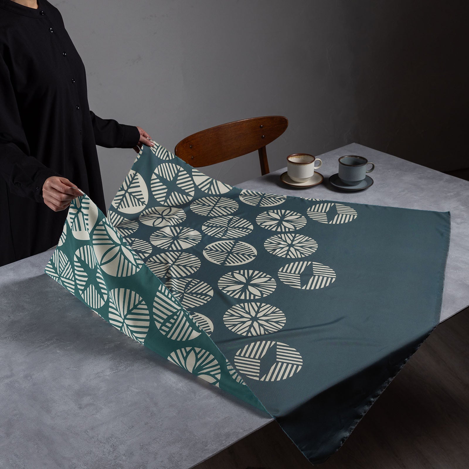 Wasserabweisendes und wendbares Furoshiki L 'Kiefer' Türkis/Dunkelblau - Isa Monyo | Musubi