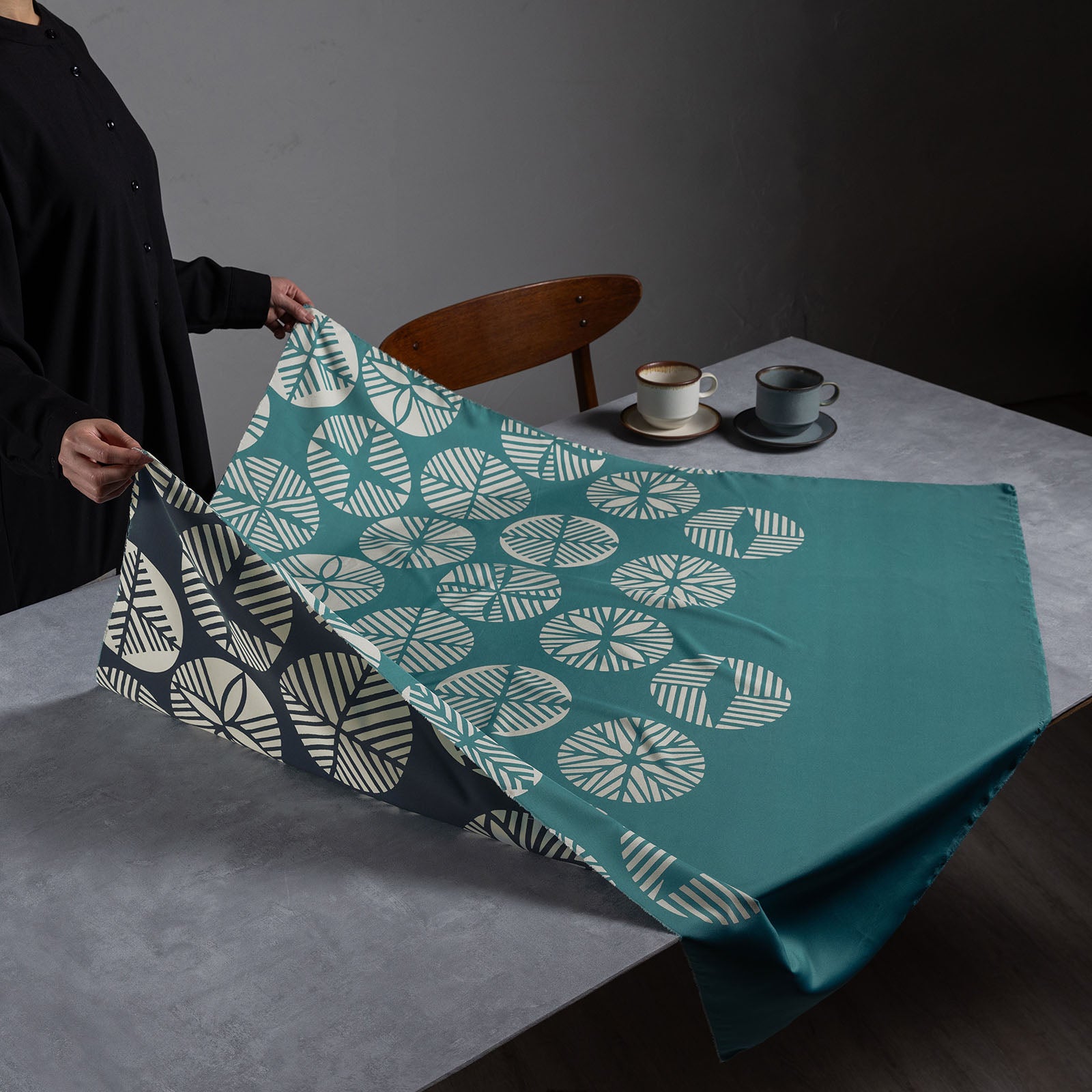 Wasserabweisendes und wendbares Furoshiki L 'Kiefer' Türkis/Dunkelblau - Isa Monyo | Musubi
