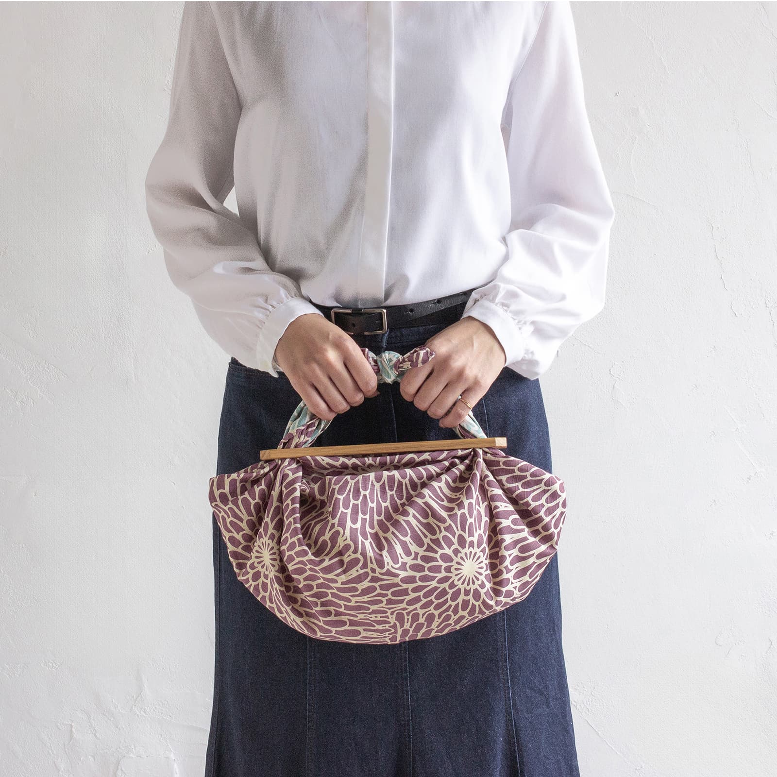 Reversible Furoshiki M 'Chrysanthemums' Isa Monyo | Musubi