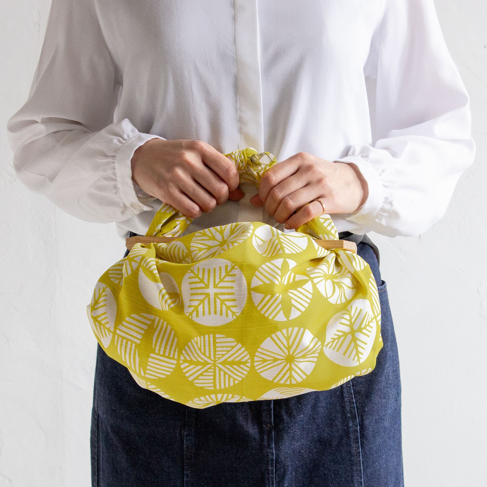 Wendbares Furoshiki S/M 'Kiefer' Gelb/Grau - Isa Monyo | Musubi