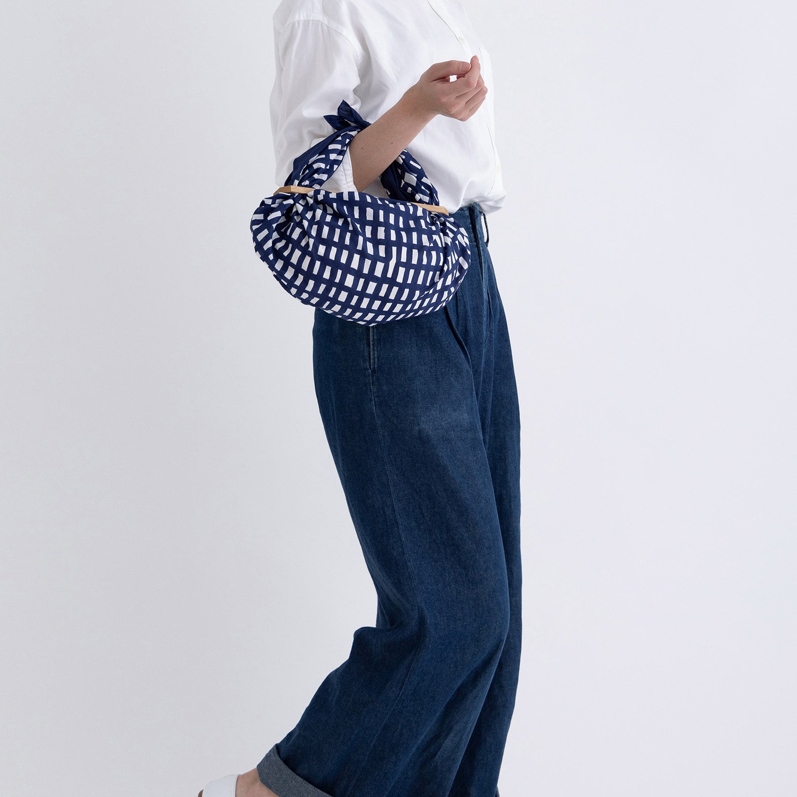 Furoshiki M 'Sora Check' Navy - minä perhonen | Musubi